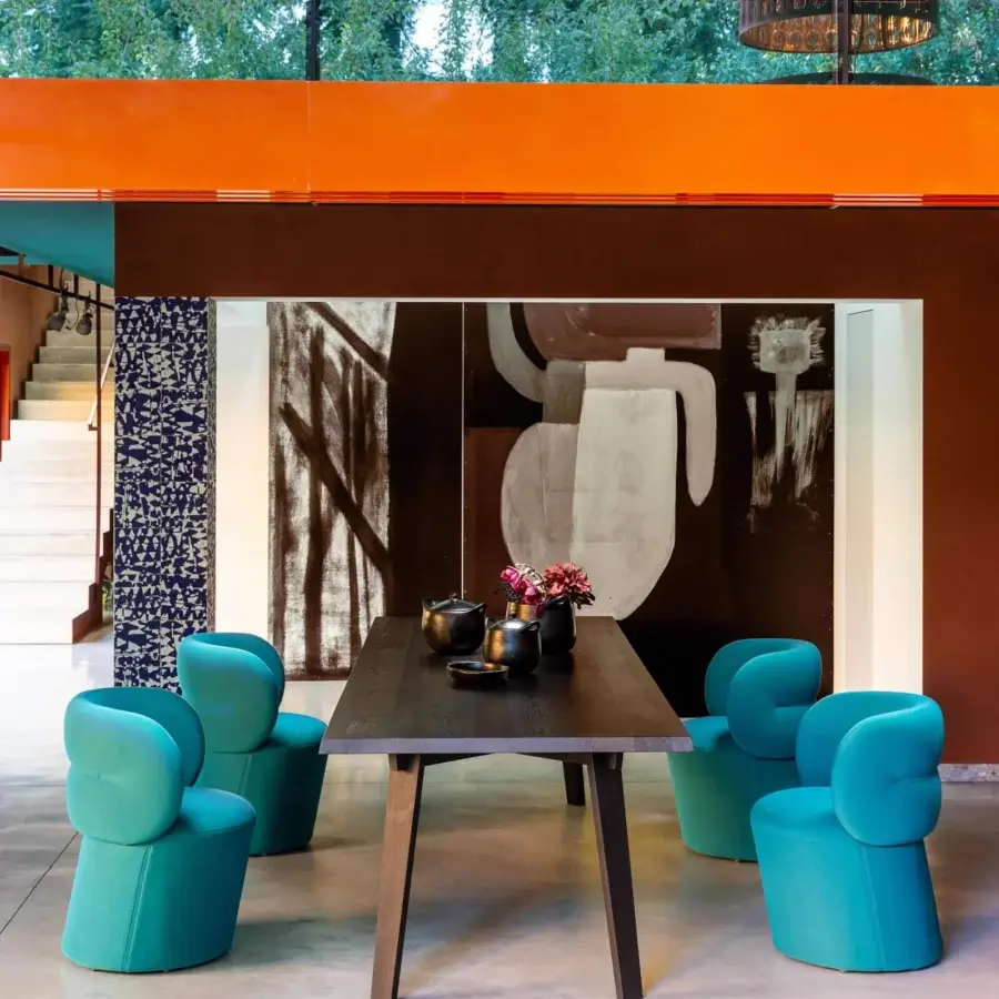 Superior Moroso Getlucky chair with smooth teal textile and black painted steel swivel base