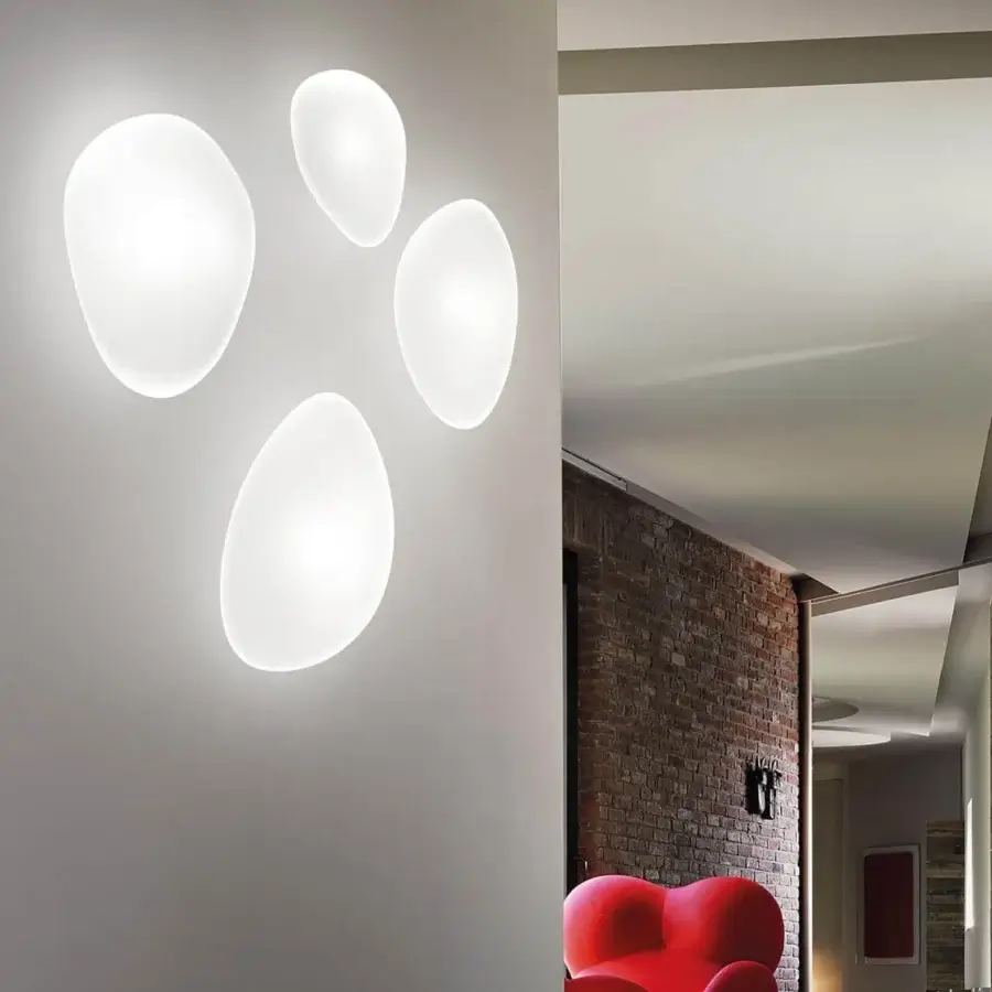 Distinguished Vistosi Neochic wall lamp with amorphous shades in matt white glass and glossy white metal parts