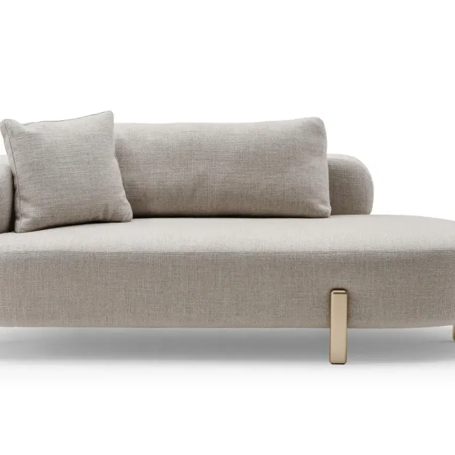 Lavish Turri Roma chaise lounge upholstered in light beige textile with slender champagne gold metal feet