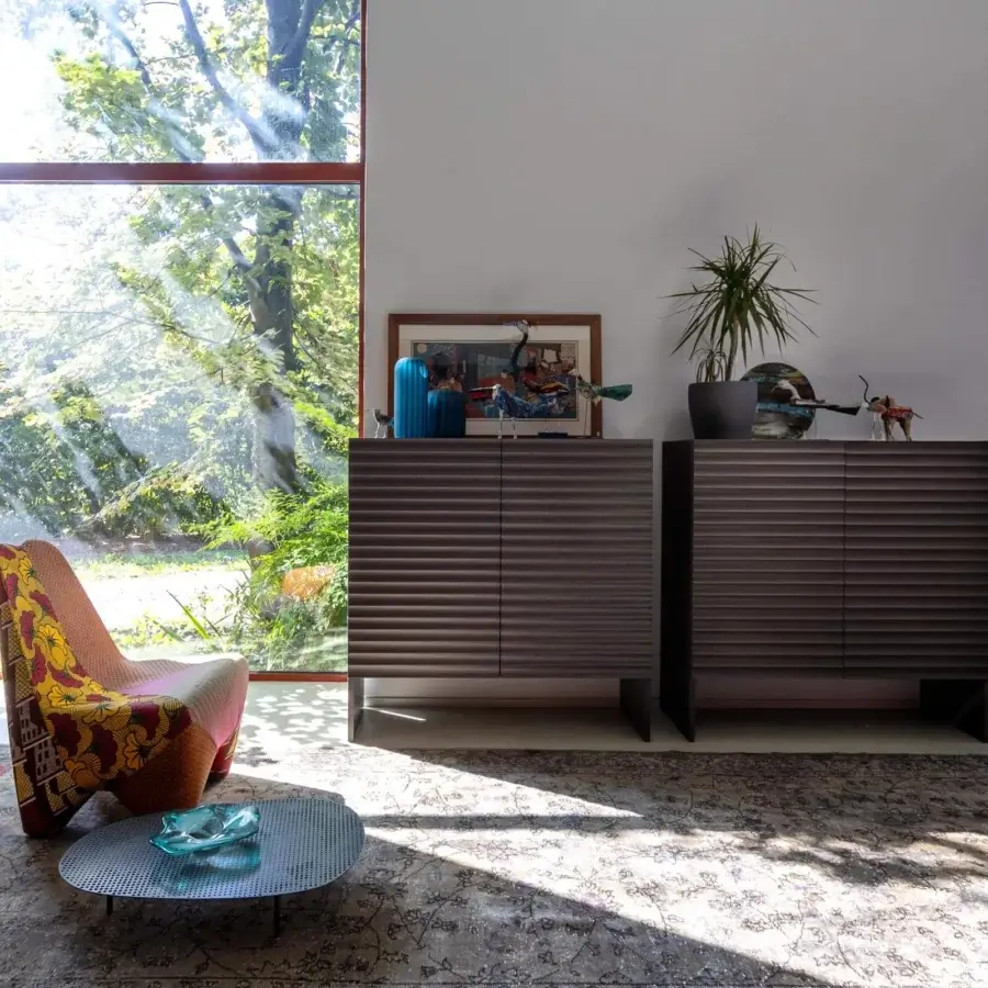 Superior Moroso Rows cupboard crafted with oak veneer in dark brown exhibiting horizontally lined doors and a matte finish