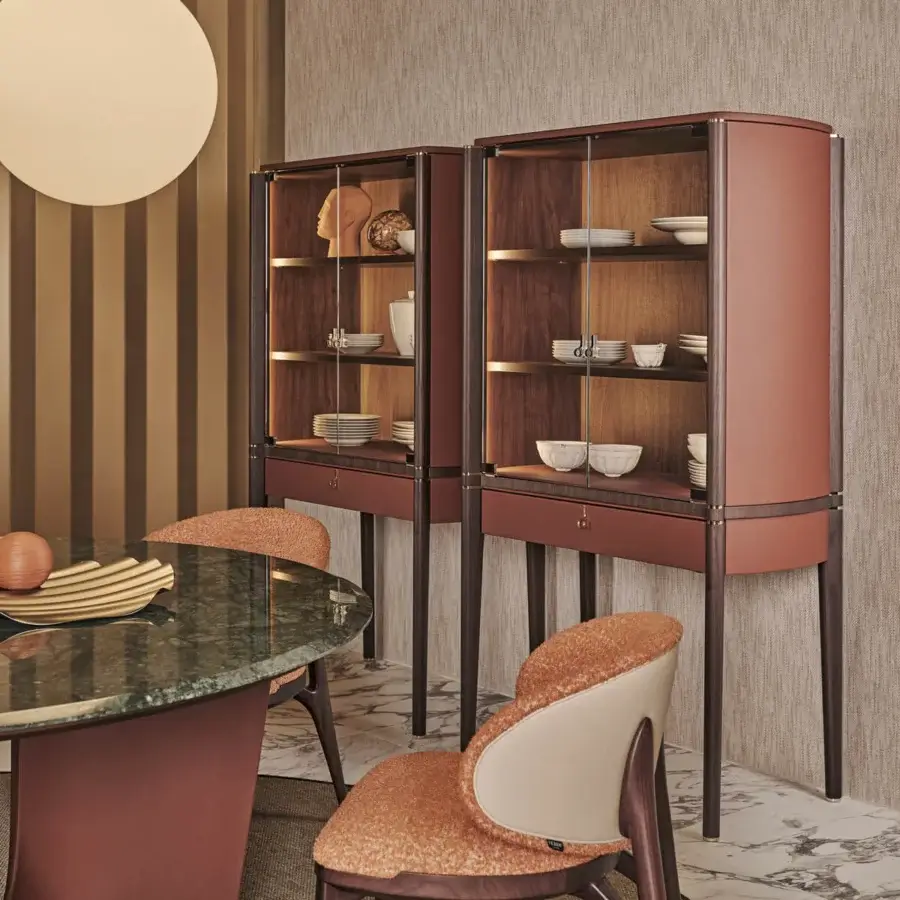 Exceptional Turri Pinnacle table with glossy green marble top and walnut wood base crafted in Italian leather