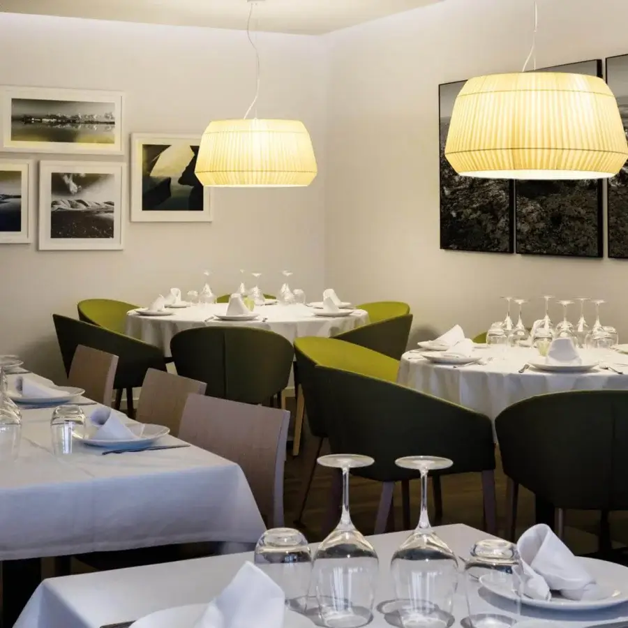 Elegant Modo Luce Loto suspension lamp with a gracefully shaped pleated fabric lampshade in a warm beige hue