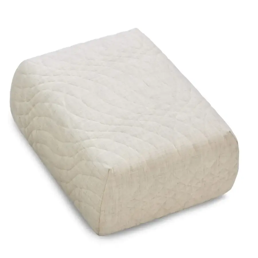 Distinctive Moroso Redondo sofa built with quilted off-white fabric and black polypropylene feet for refined comfort