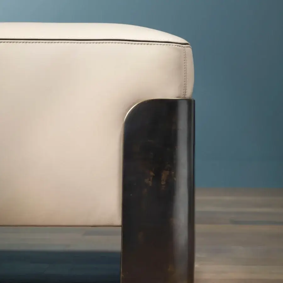 Superior Bellavista Lilligre bench built with solid fir wood and light-colored leather upholstery with black stitching and blackened metal base