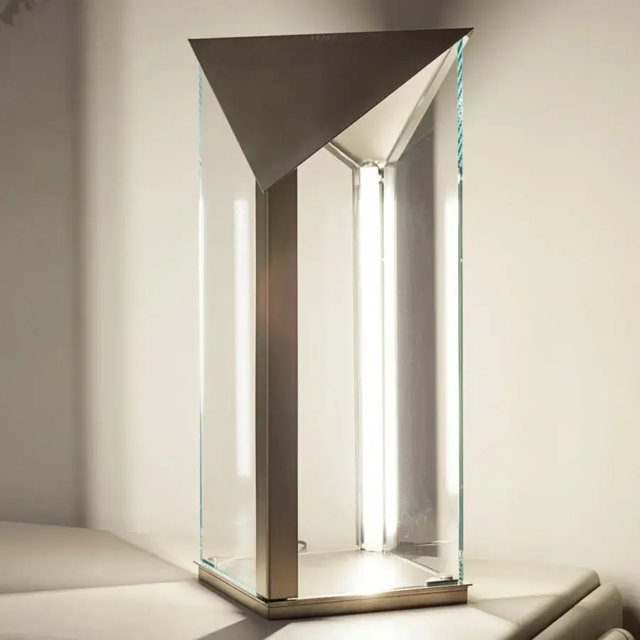 Elegant Turri Zero table lamp with triangular satin metal and clear glass enclosure in light gray matte finish