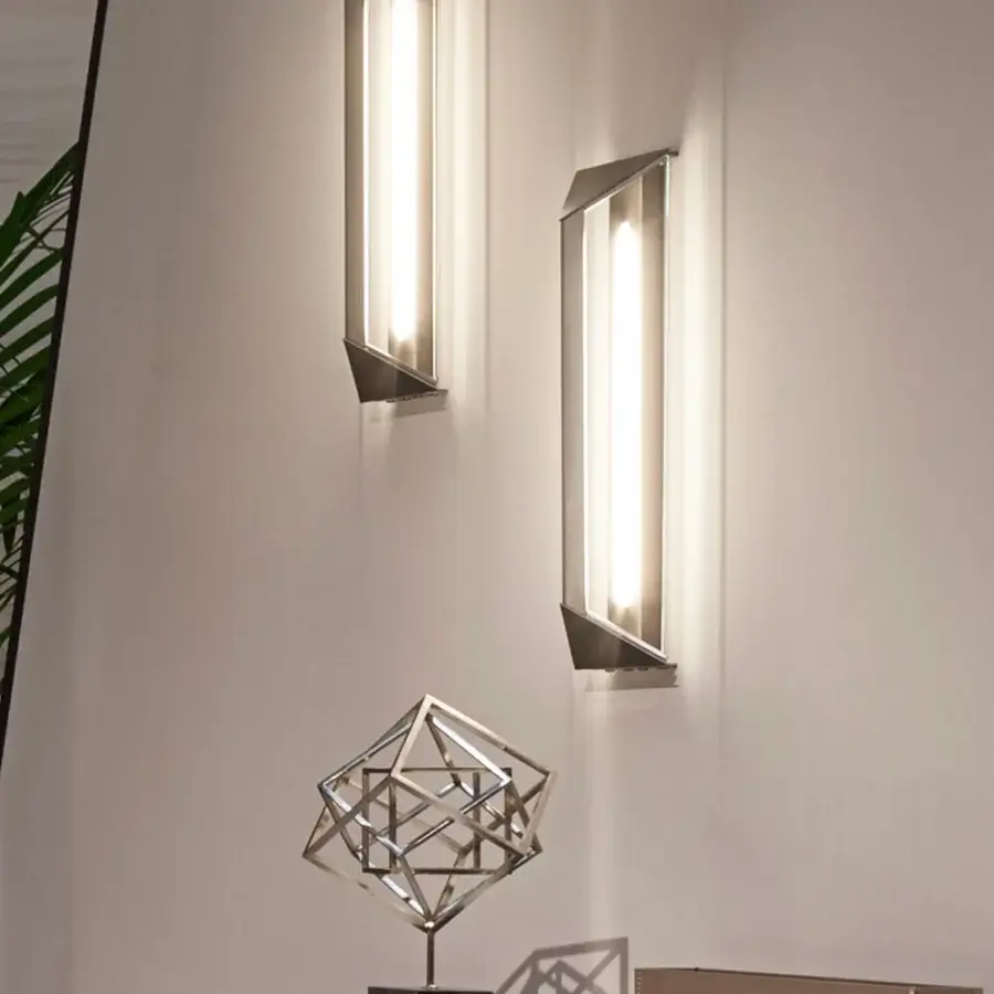 Distinguished Turri Zero wall lamp with a triangular metal structure and clear glass built with a matte finish