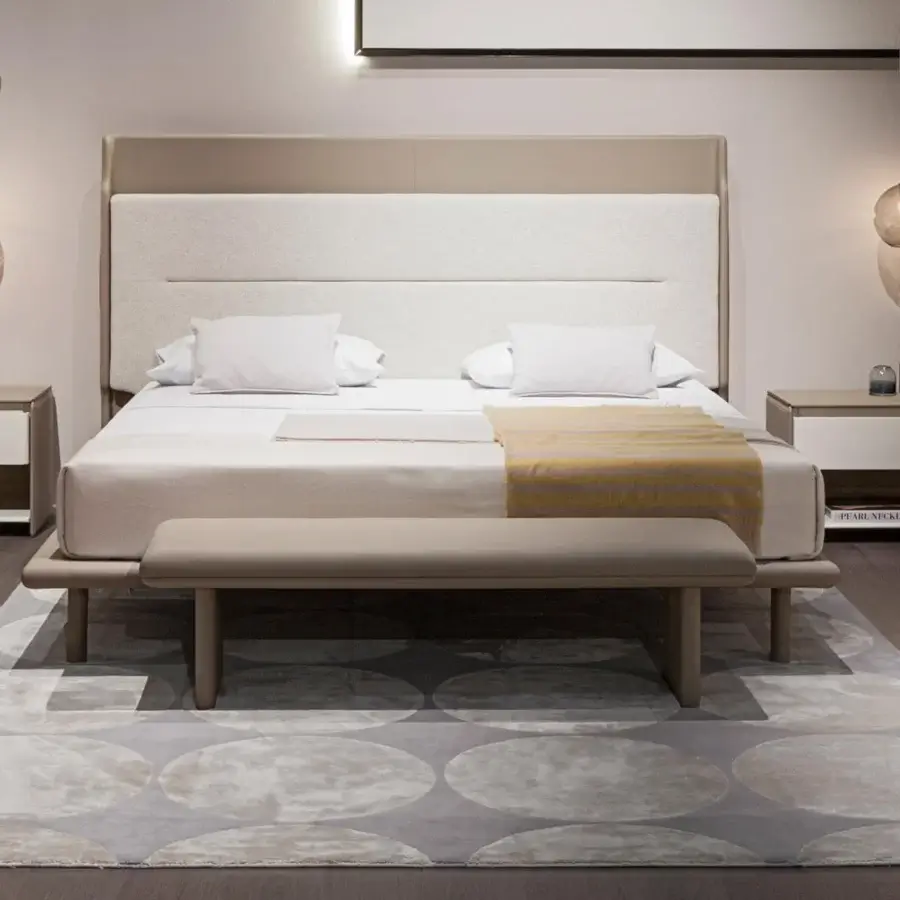 Superior Turri Zero rug with circles in gray and beige, hand-knotted with wool and silk for textured symmetry