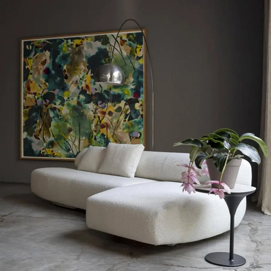 Exceptional Moroso Gogan sectional upholstered in textured off-white fabric with a wooden structure and black polypropylene glides
