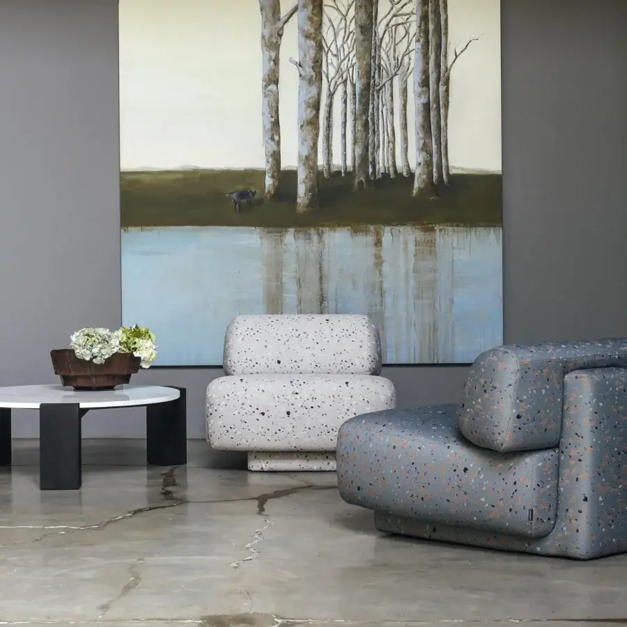 Exceptional Moroso Gogan coffee table with varnished extra-clear glass top and FSC Certified wooden legs