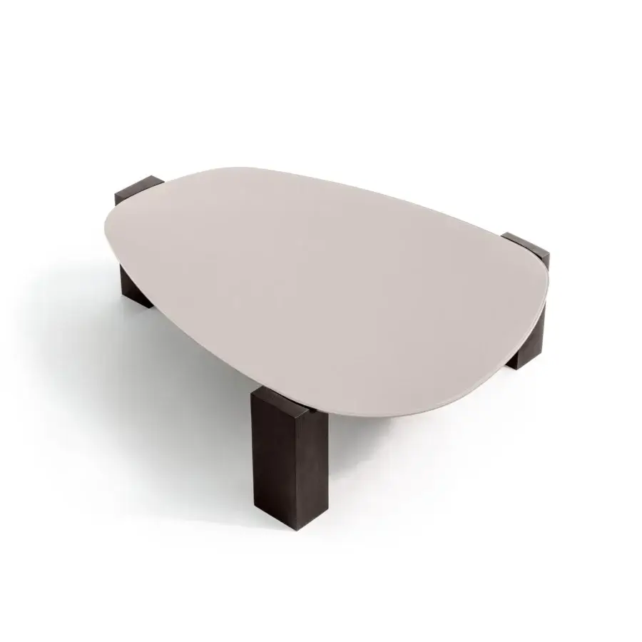 Elegant Moroso Gogan coffee table with an elongated oval shape in varnished extra-clear glass and FSC Certified wood legs