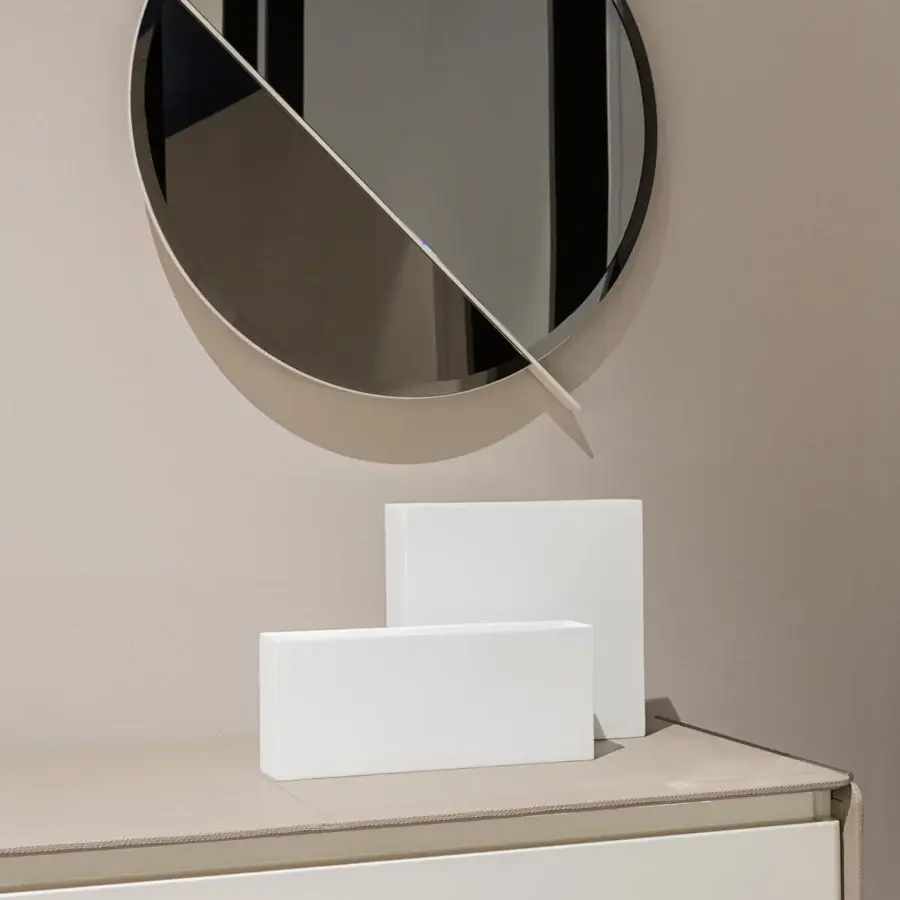 Superior Turri Zero dresser with rounded glossy lacquered drawers and off-white leather panels complemented by a beige surface
