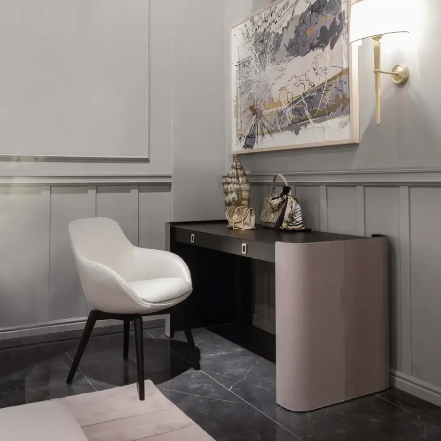 Distinguished Formitalia Downtown console crafted in veneer with leather sides and a sleek glass shelf
