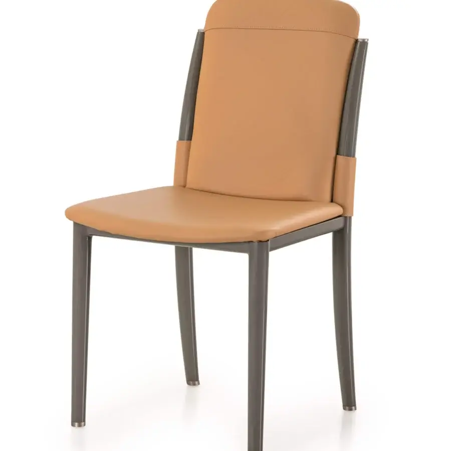 Distinguished Turri Zero chair with light brown leather upholstery, metal insert detail and lacquered wooden legs with metal feet