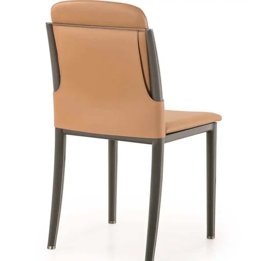 Exceptional Turri Zero chair with light tan leather upholstery, dark lacquered wood frame and unique metal insert detail