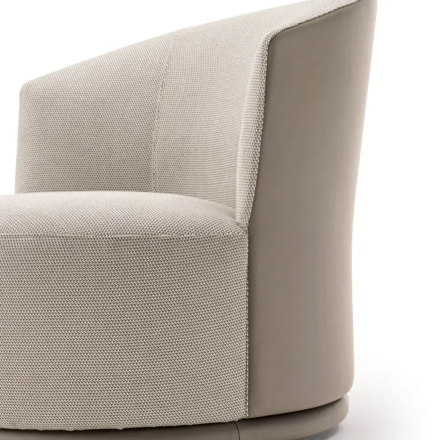 Exceptional Turri Blues lounge chair with a swivel base, woven light beige textile and leather backrest