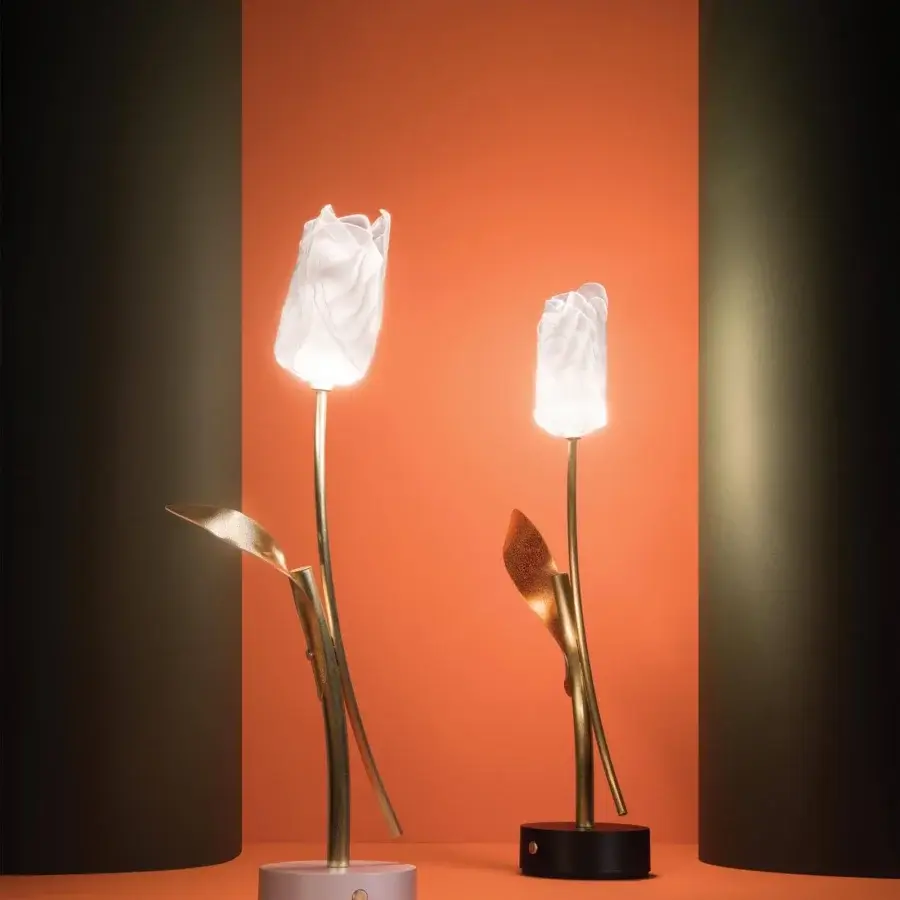 Distinguished Slamp Tulip Battery lamp in white Lentiflex with a light pink base and gilded cracklé leaf finish atop anodized aluminum