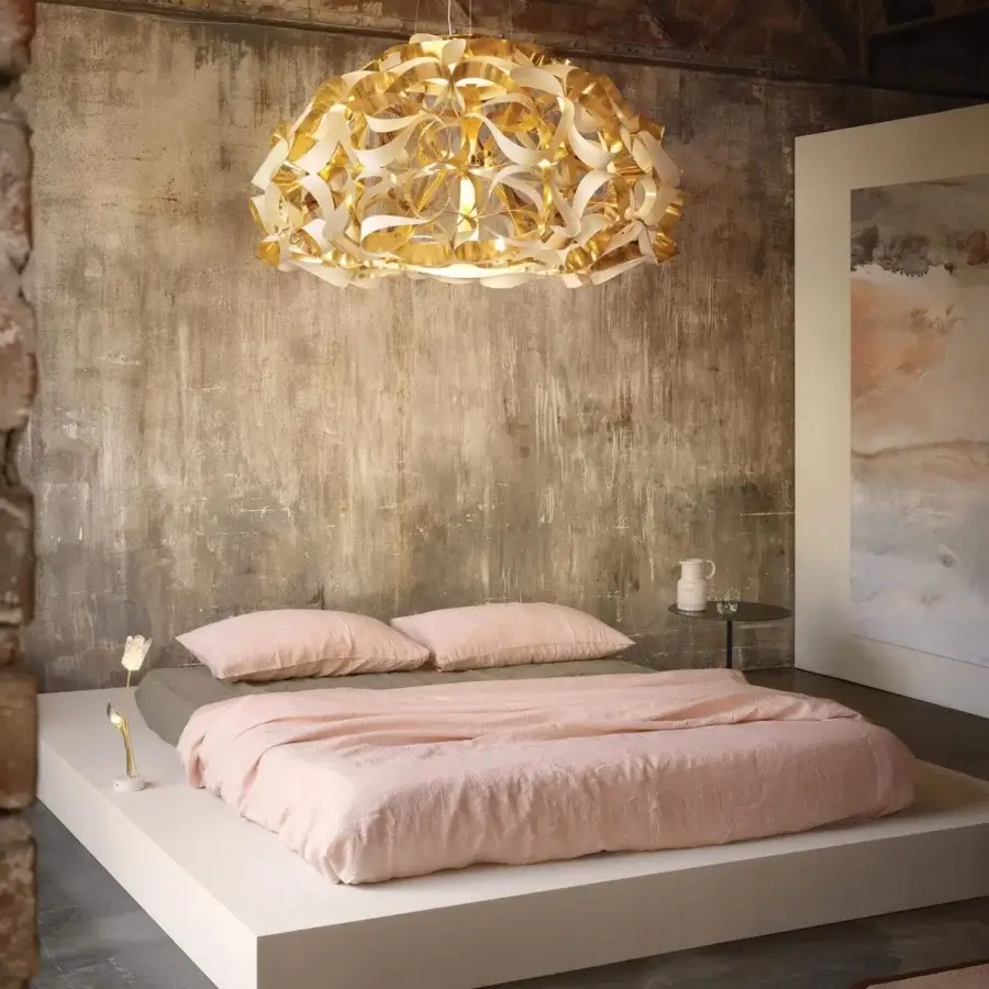 Lavish Slamp Quantica suspension lamp with golden textile effect achieved through handcrafted Opalflex technopolymer