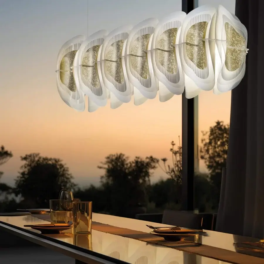 Distinguished Slamp Fiordlys linear suspension lamp in white Opalflex with textured gold-toned elements and delicate metal supports