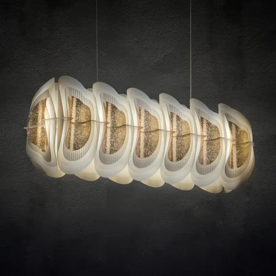 Superior Slamp Fiordlys linear suspension lamp with repeating curved segments of Opalflex and a matte off-white finish