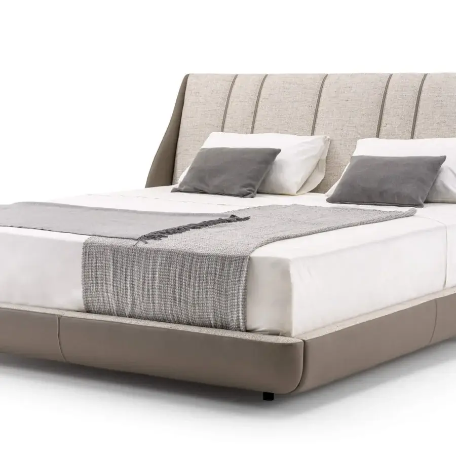 Distinguished Turri Blues bed presents a fully padded design crafted in light brown leather and textured light textile with stitched panels