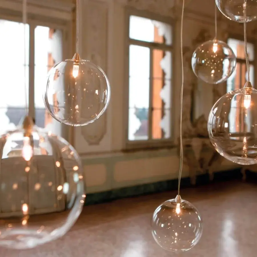 Exceptional Reflex Bulles suspension lamp with illuminated clear borosilicate glass spheres and minimalist Italian design