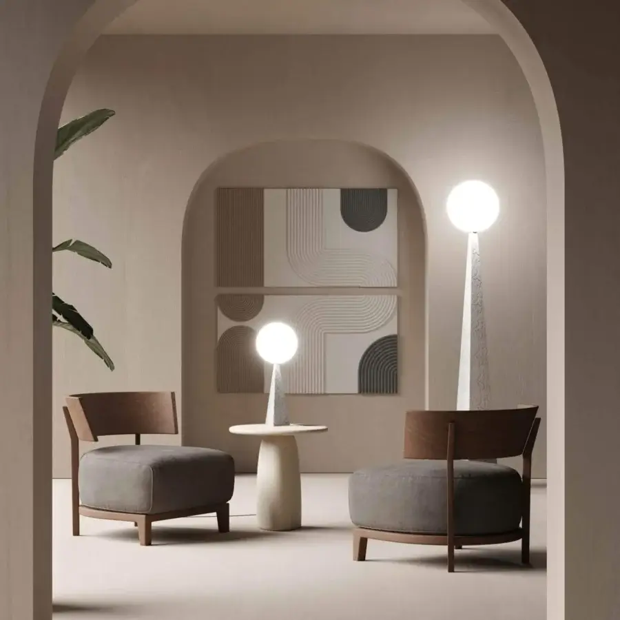 Elegant Stillux Glo table lamp with pyramid steel base and handmade blown glass shade in light tones with hammered finish