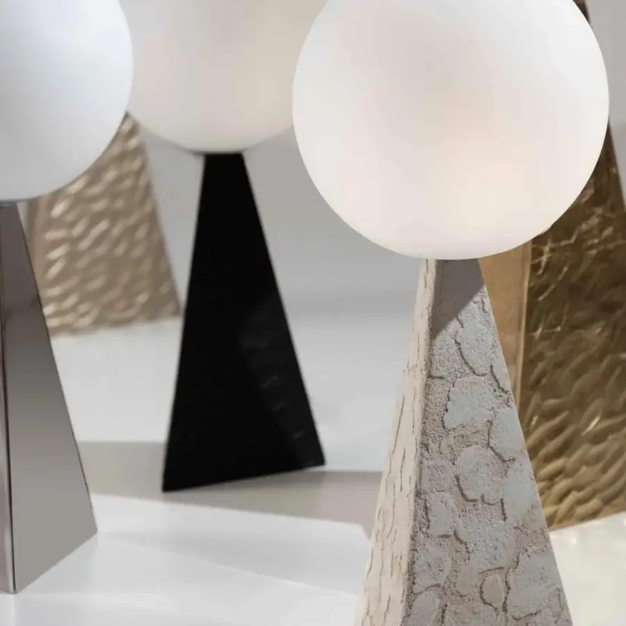 Exceptional Stillux Glo table lamp with handmade blown glass lampshade and smooth solid black steel base