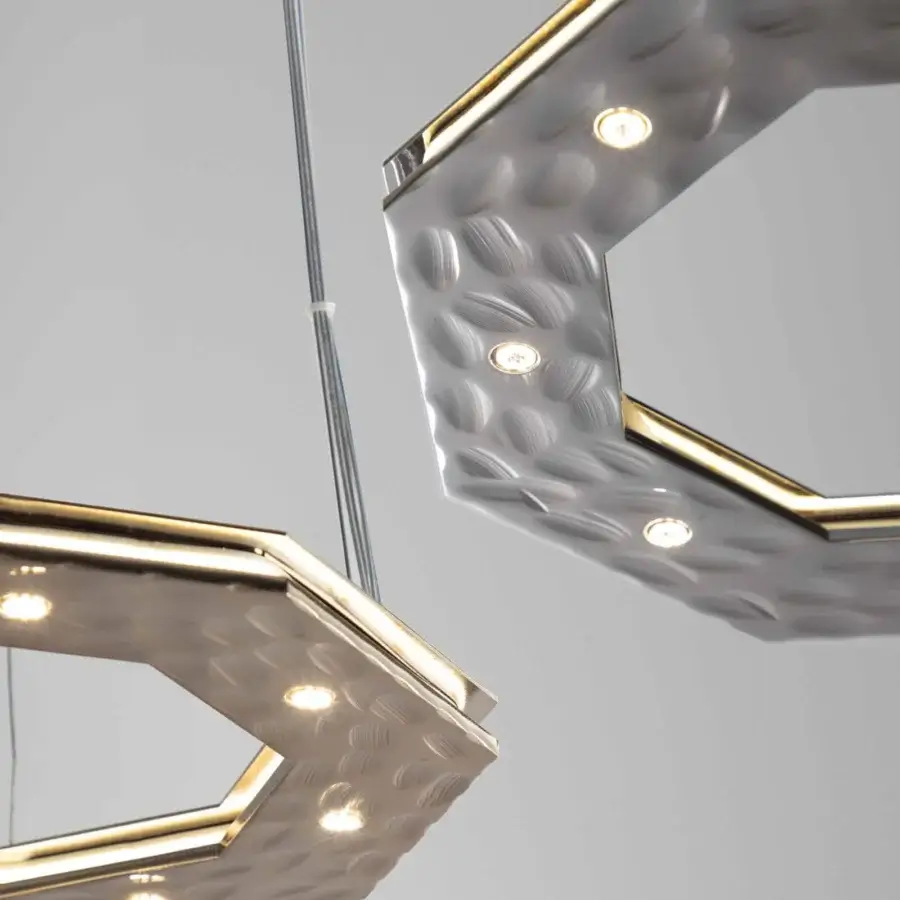 Exceptional Stillux Otto suspension lamp with heptagonal silhouette crafted from hammered metal in silver and gold tones