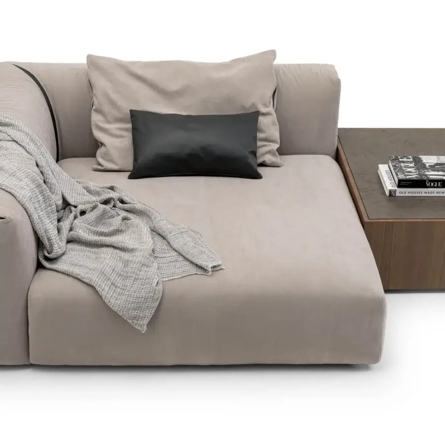 Exceptional Turri Soul sectional with light beige textile upholstery and precious leather inserts, matte finish