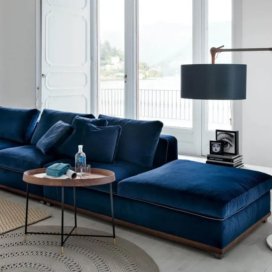 Elegant Porada Gary floor lamp with bronzed brass tubular frame, Canaletto walnut junction and Carrara marble base
