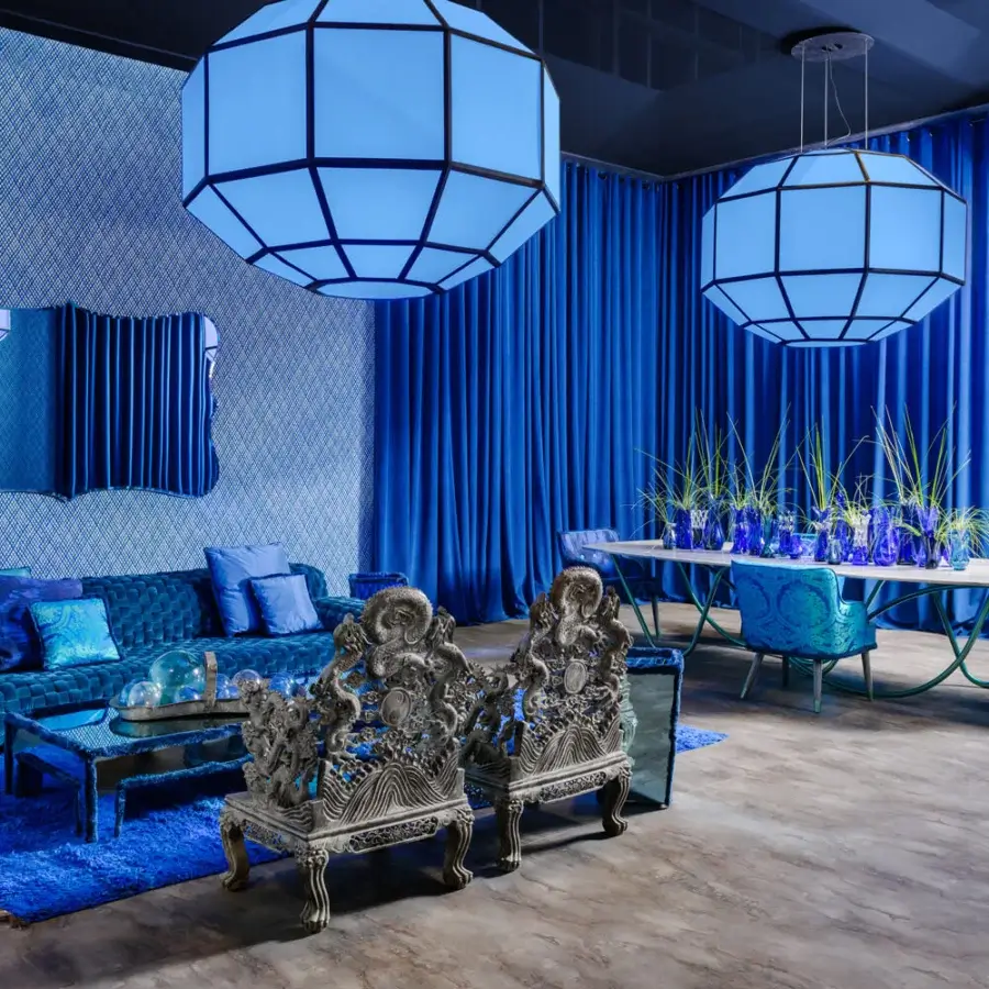 Distinguished Turri Azul mirror with beveled surface and irregular silhouette in uniform medium blue reflective glass crafted in Italy