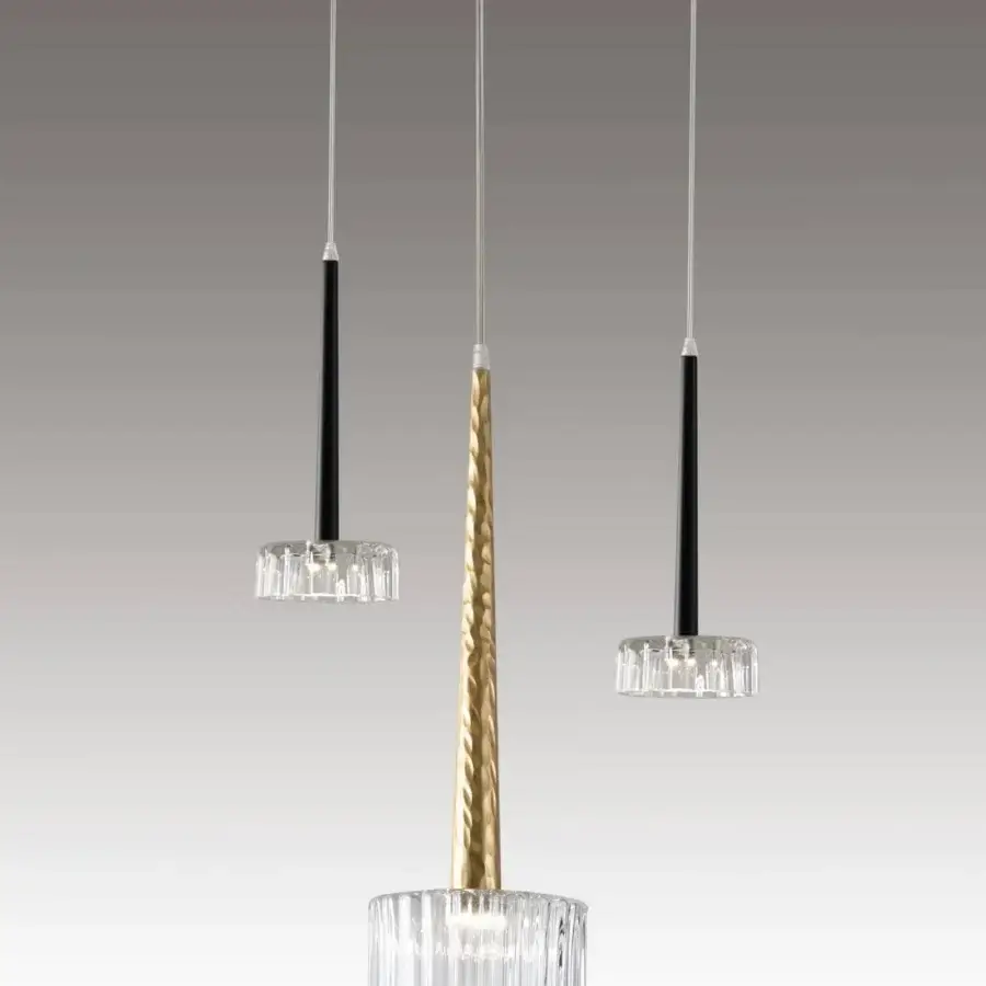 Captivating Stillux Median suspension lamp with hammered metal body and pure crystal shade in gold and black