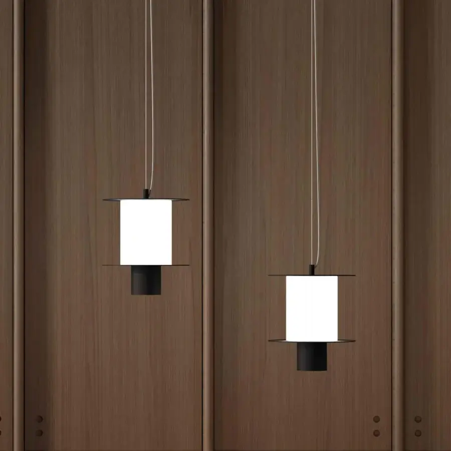 Distinguished Stillux Overlay suspension lamp with channeled glass diffuser in matt white and matte black metal disks