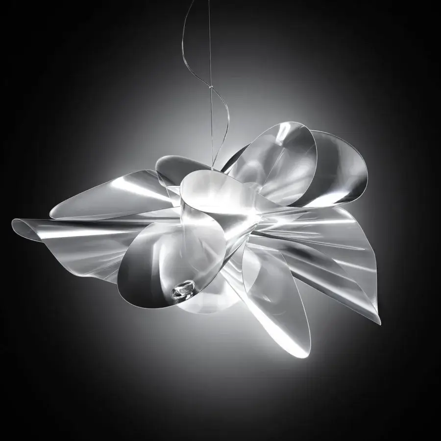 Captivating Slamp Étoile suspension lamp with impalpable Lentiflex petals in a glossy silver finish