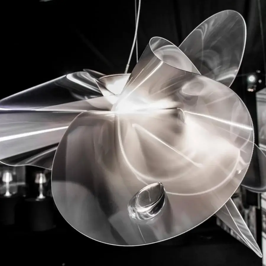 Elegant Slamp Étoile suspension lamp with flowing petal-like form crafted in Lentiflex® and high-gloss reflective silver finish