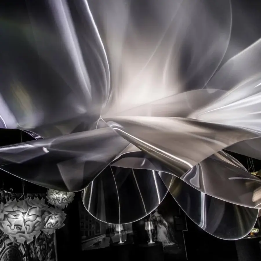 Superior Slamp Étoile suspension lamp with abstract blossoming form crafted in translucent silver-grey Lentiflex® with glossy finish
