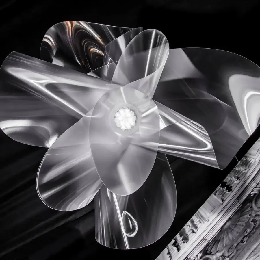 Distinguished Slamp Étoile suspension lamp with organic floral silhouette crafted in glossy translucent Lentiflex® with a magnetic system