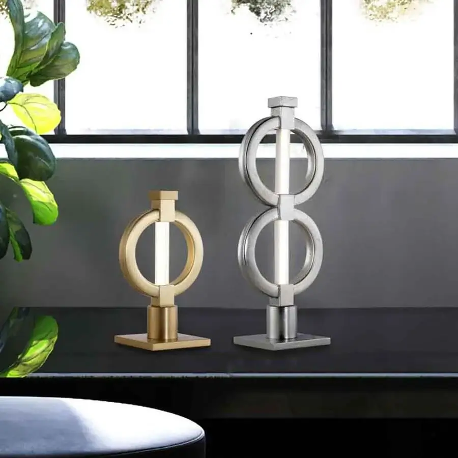 Elegant Stillux Chain table lamp in silver with a frosted pyrex glass tube offers minimalist Italian design