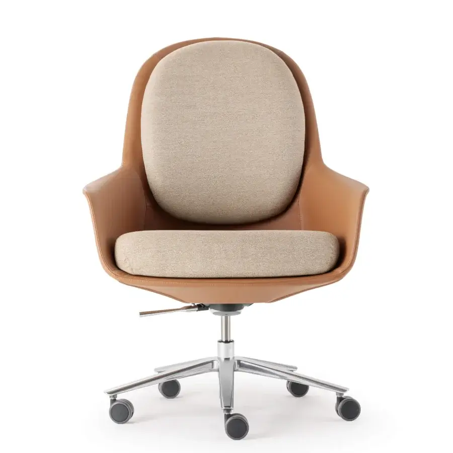 Superior Turri Echo armchair clad in smooth light brown leather with light beige textile cushions and polished metal base