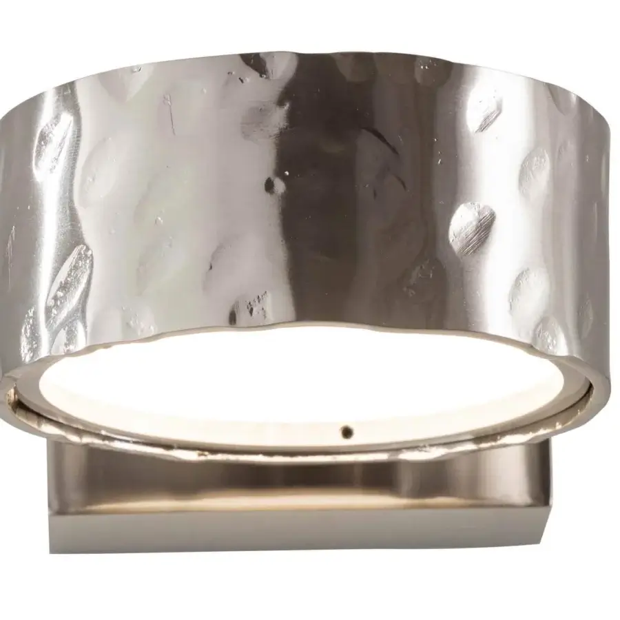 Superior Stillux Circle wall lamp with a cylindrical hammered metal lampshade and glossy silver finish