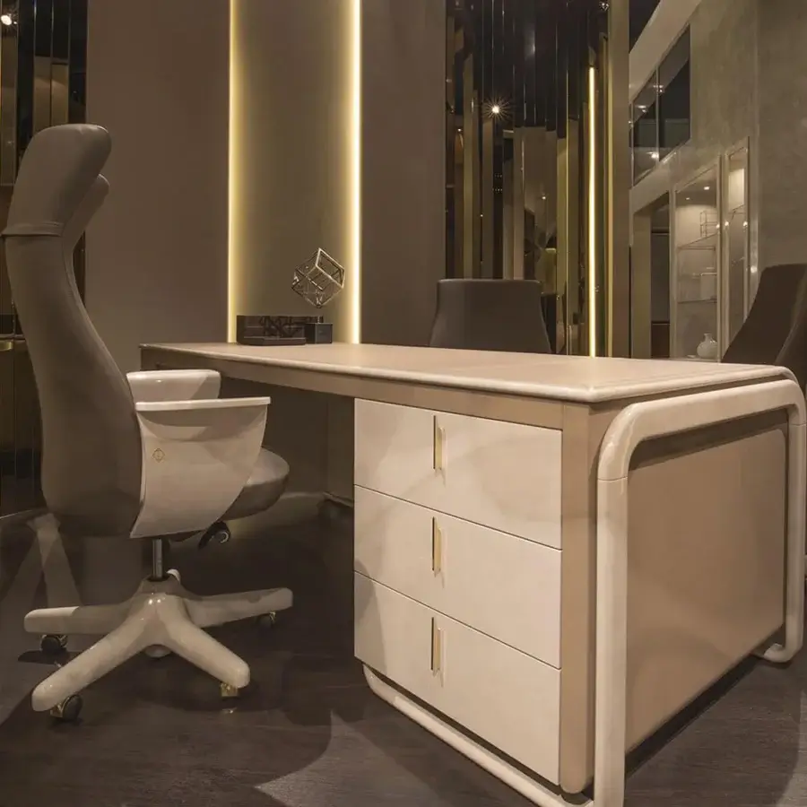 Exceptional Turri Eclipse desk with sinuous shapes, light beige leather and lustrous lacquered wood with light gold details