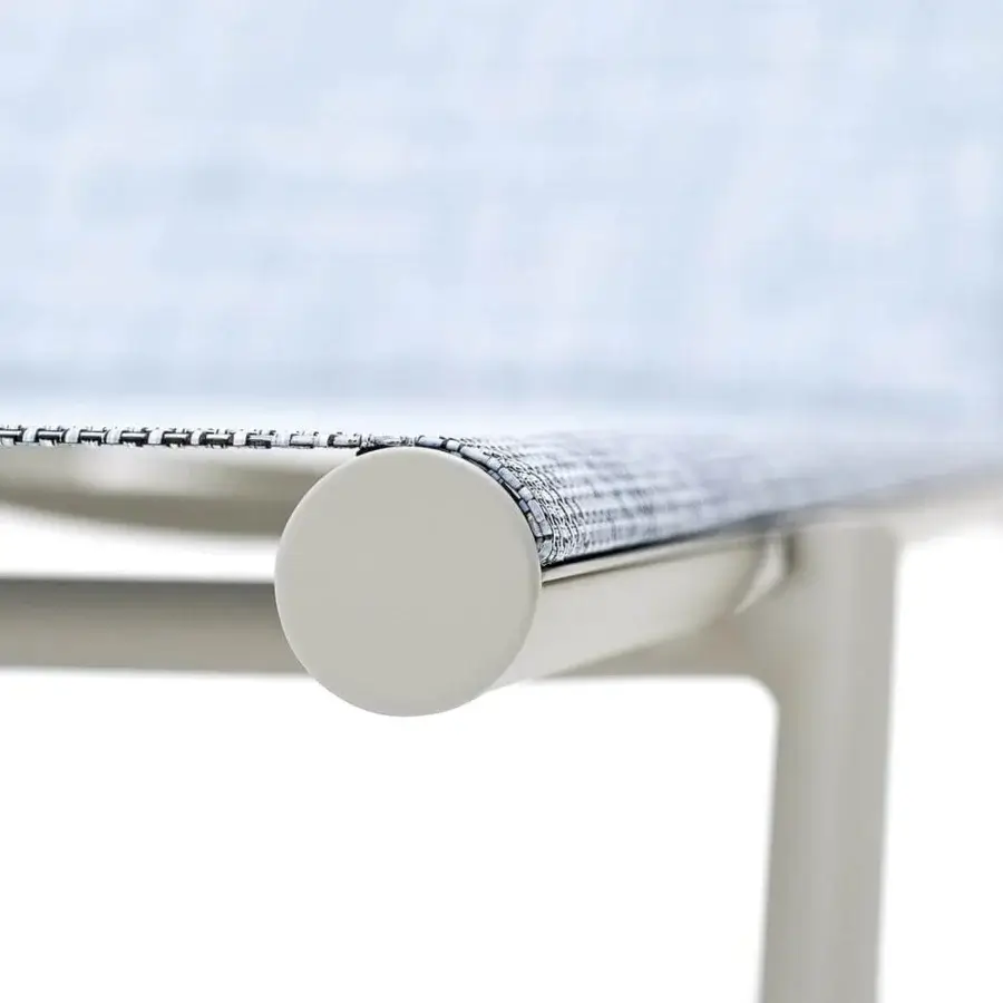 Elegant Varaschin Bahia lounger with a powder coated aluminum frame and wide VAR#TEX synthetic fabric in an off-white matte finish