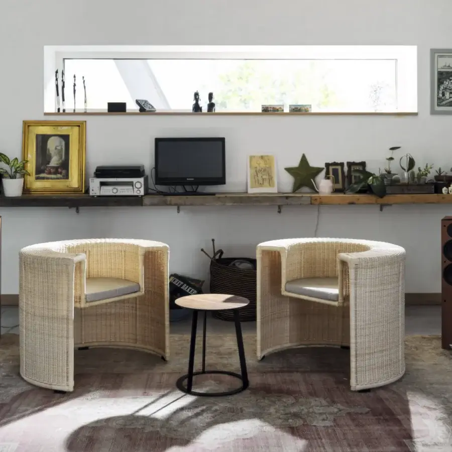Exceptional Horm Albino Family coffee table with natural wood veneer top and sleek black metal base