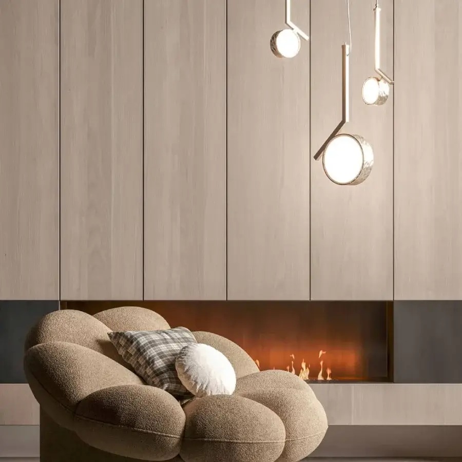 Elegant Stillux Circle suspension lamp with a circular matt white glass diffuser and satin-finish metal frame
