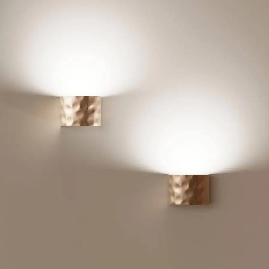 Superior Stillux Shape wall lamp with a square form crafted in gold or bronze hammered metal for ambient illumination