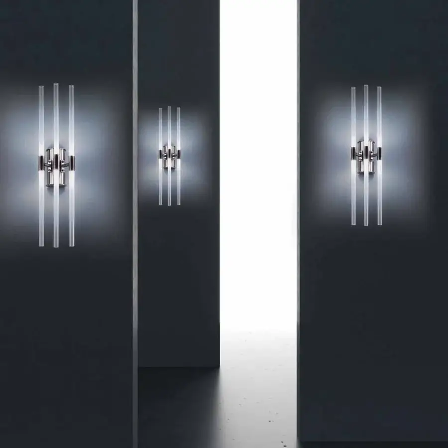 Distinguished Stillux Line wall lamp with frosted pyrex glass diffusers supported by a glossy silver metal structure