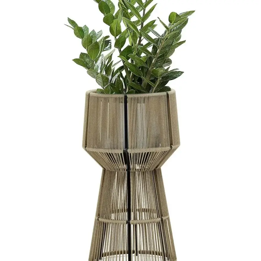 Superior Varaschin Cricket planter crafted in light brown synthetic fibre with a varnished aluminum frame