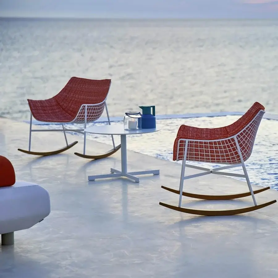Distinguished Varaschin Summer Set coffee table with round white tabletop and powder-coated steel pedestal base, finished with matte texture