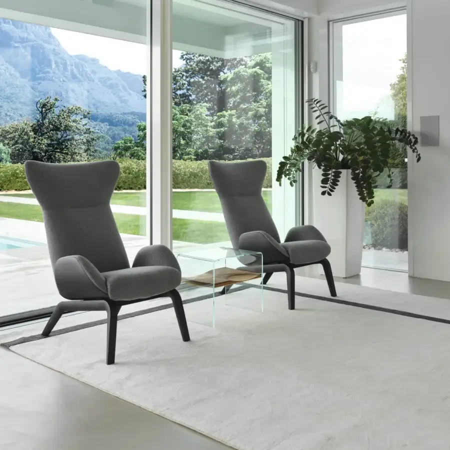 Captivating Horm Bifronte side table with a medium-toned wood shelf framed by alluring extra clear glass construction
