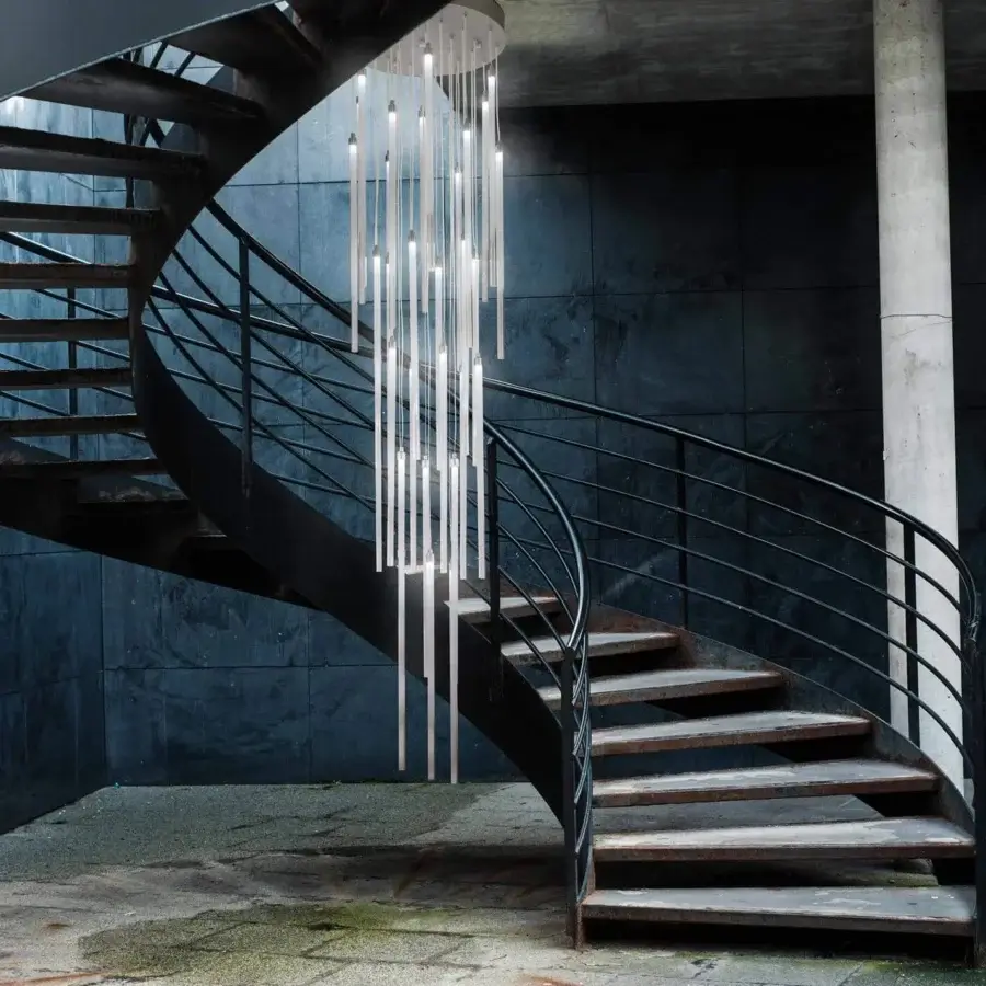 Captivating Stillux The Line suspension lamp with thirty frosted pyrex glass diffusers in matt silver and chrome finish